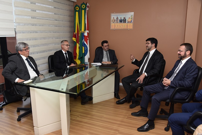 Reunião na subseção da OAB/RS