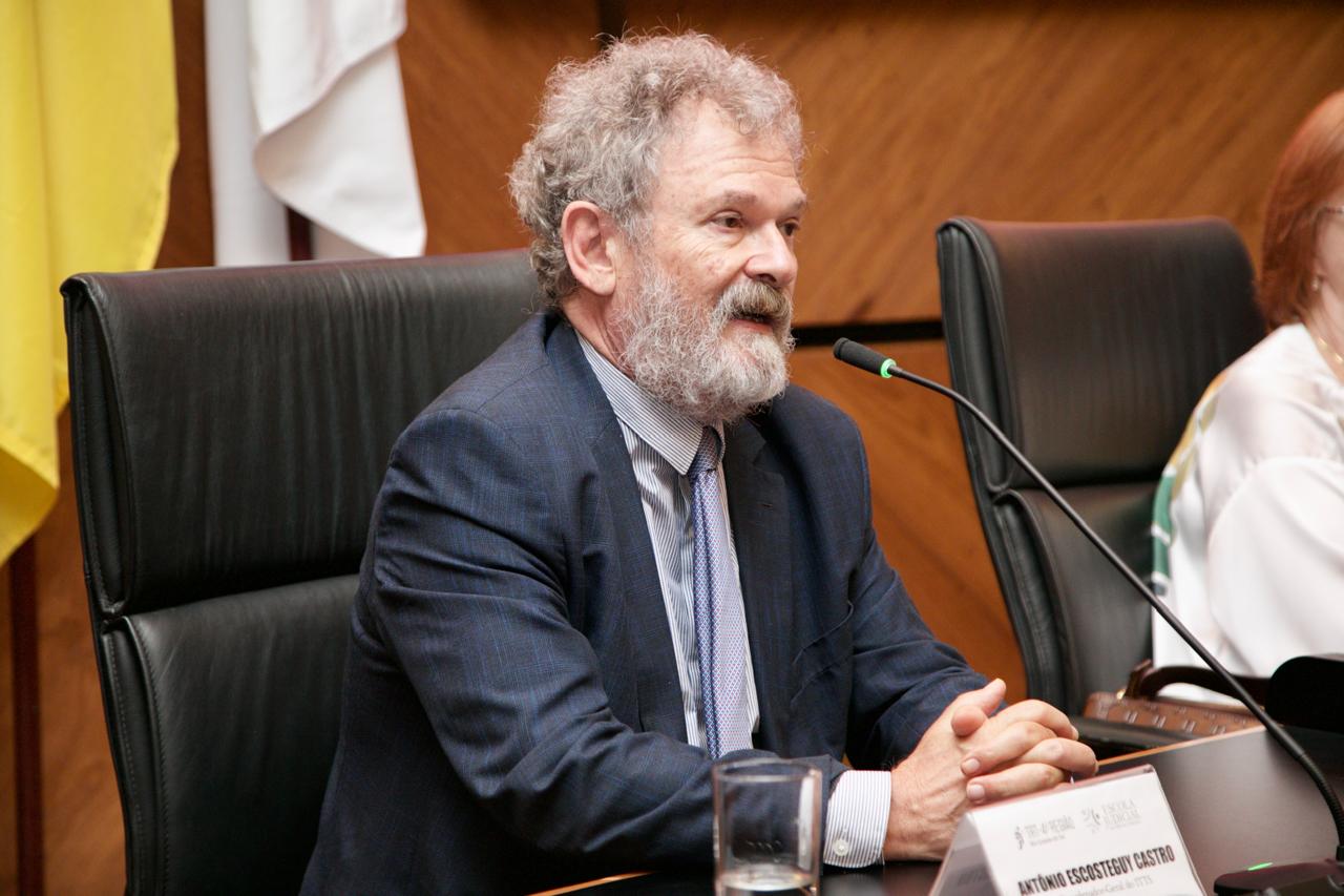 Advogado Antônio Castro