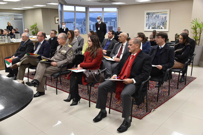 Foto da público presente (corregedores, juízes auxiliares e servidores)