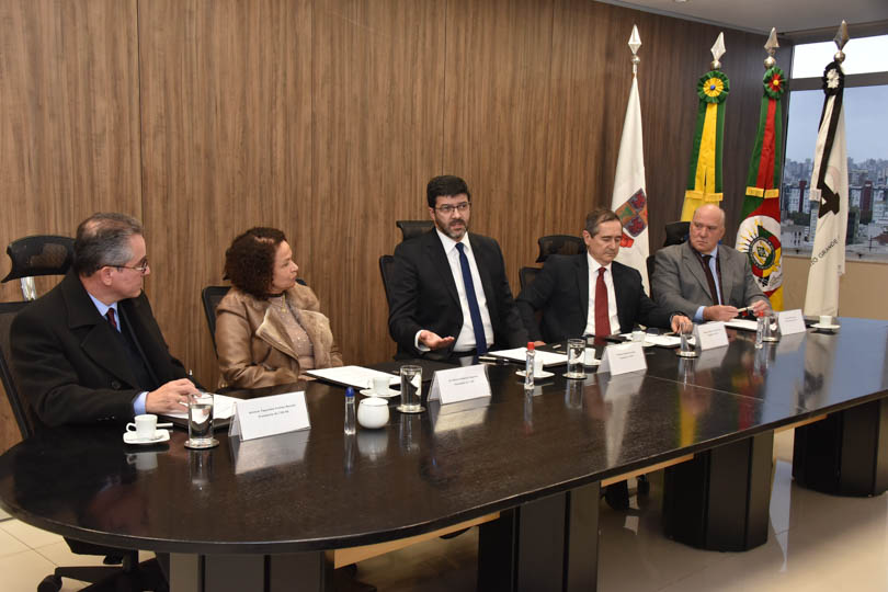 Foto da mesa oficial