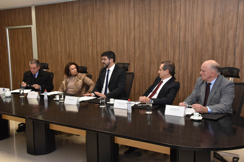 Foto da mesa oficial