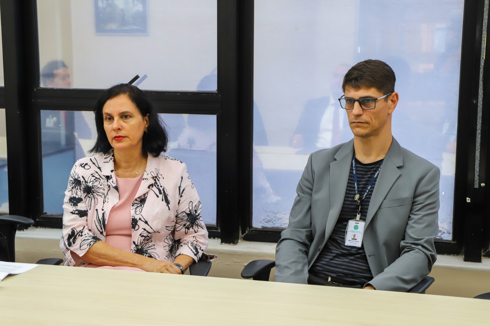 a FOTO DA Desembargadora Luciane e servidor Marcos.