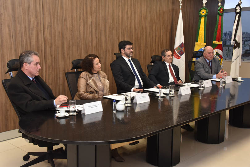 Foto da mesa oficial