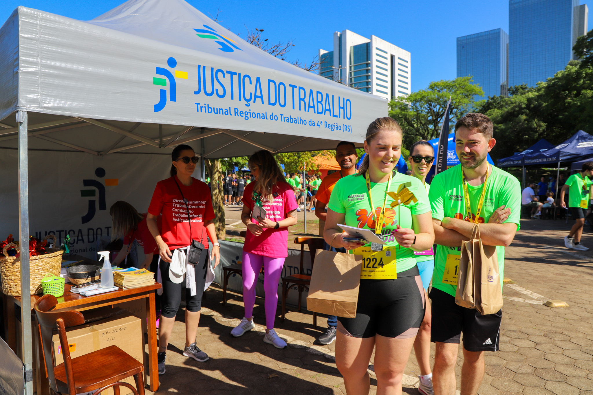Público presente no estante do TRT-RS na Maratona
