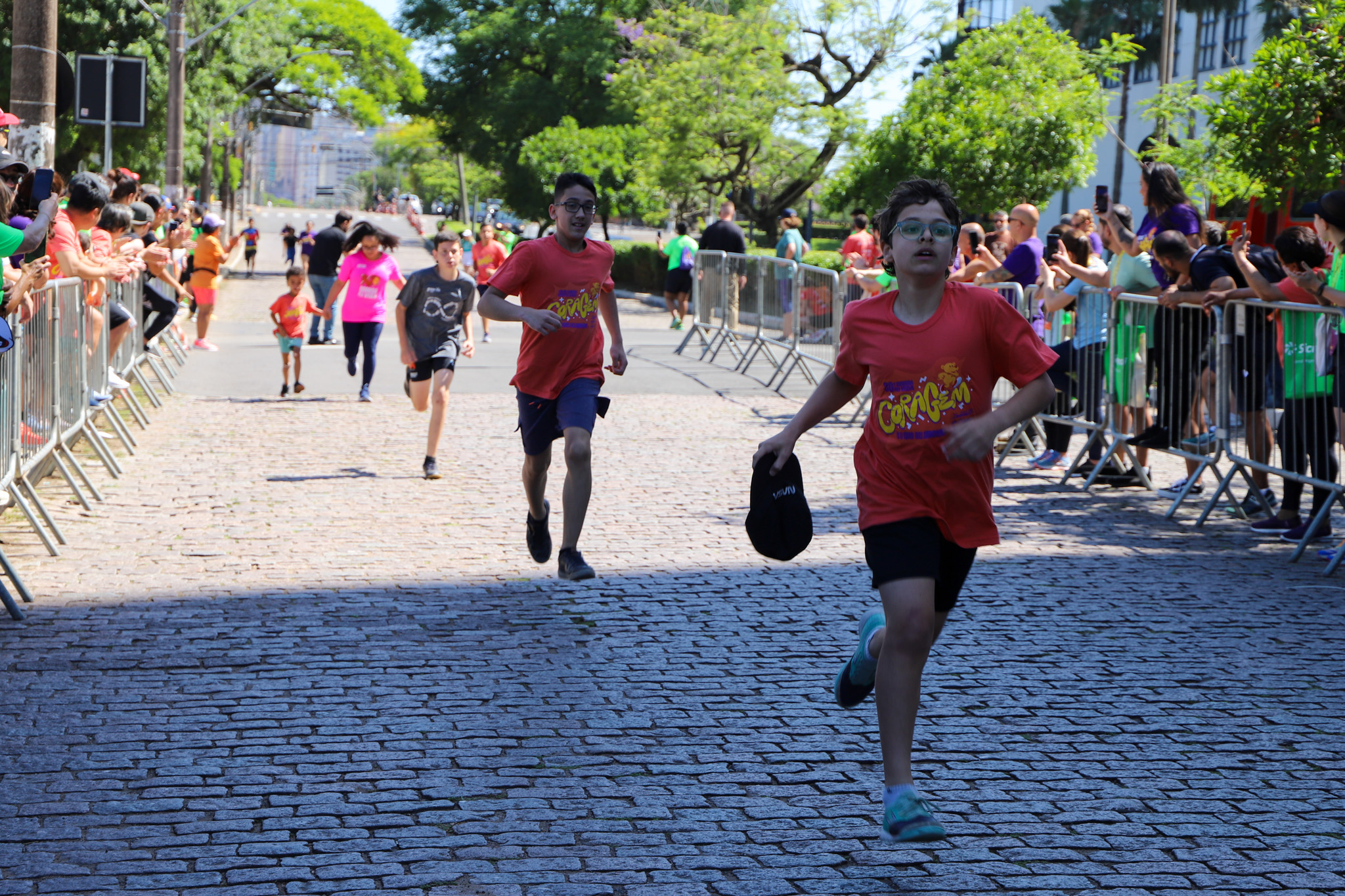 Crianças na Corrida infantojuvenil.