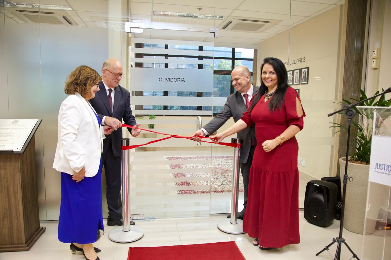 Foto da inauguração da Galeria dos Ouvidores e Vice-ouvidores.