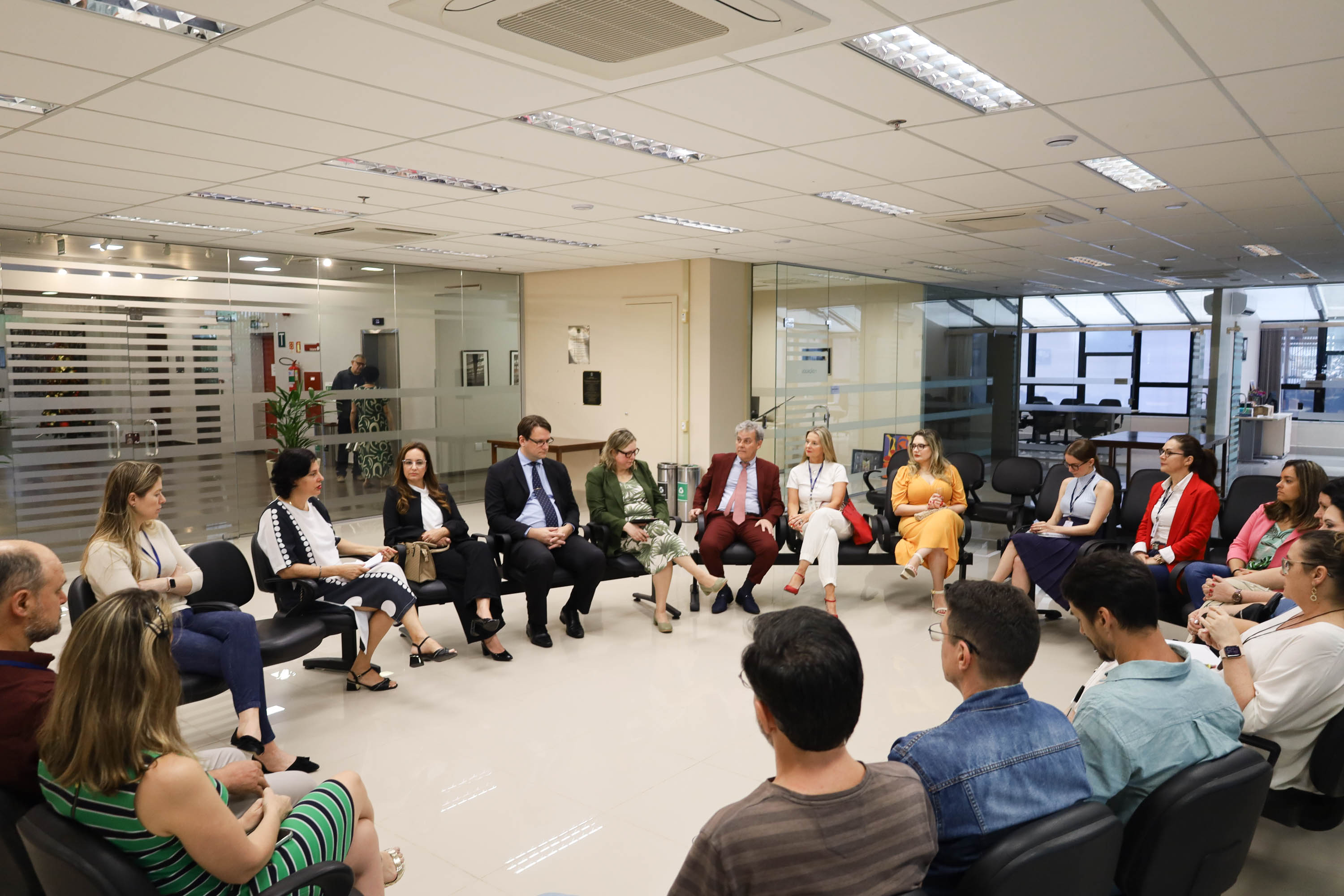 Fotografia dos servidores e magistrados da reunião do Nupemec.