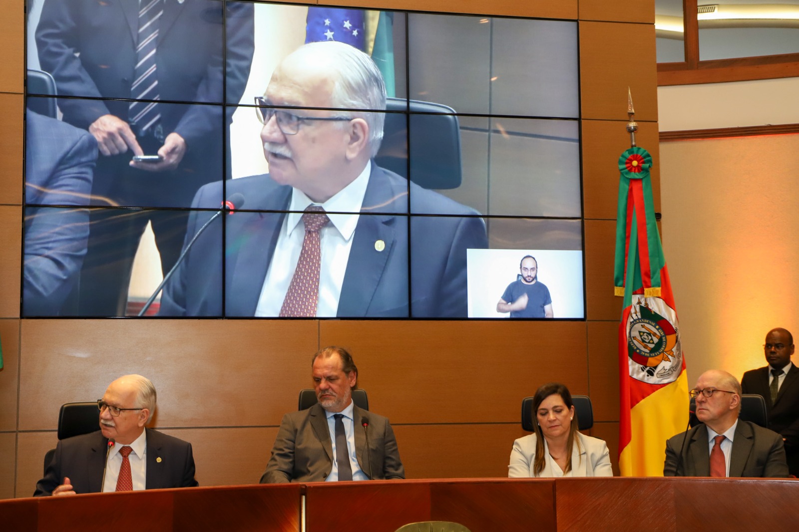 Foto do ministro Edson Fachin discursando.j