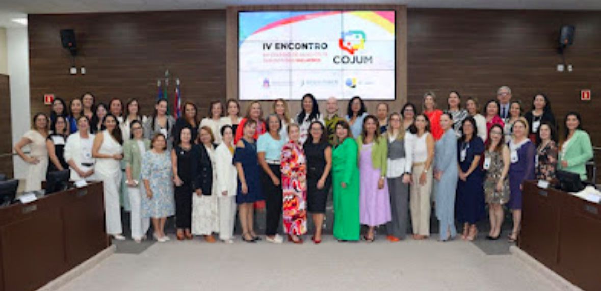 Foto posada de magistradas participantes do encontro do Cojum