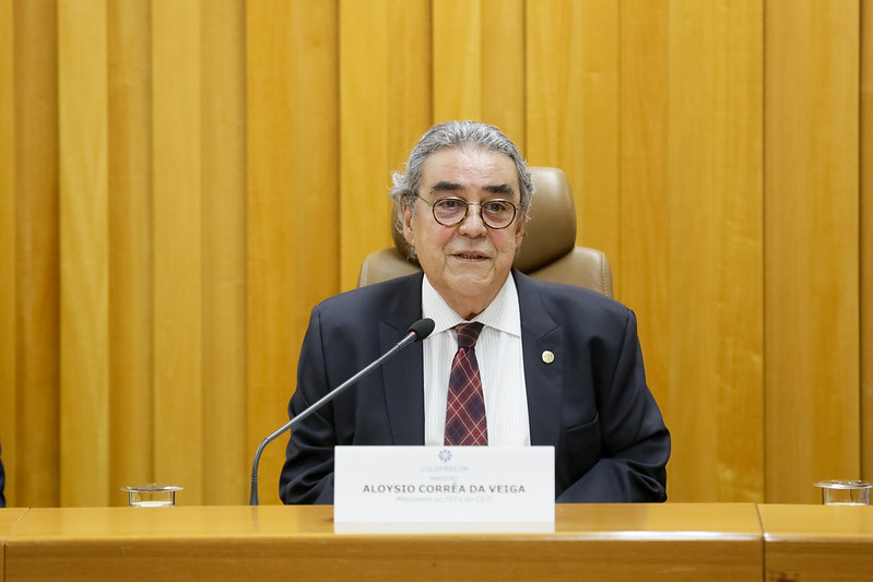 Ministro Aloysio Corrêa da Veiga.