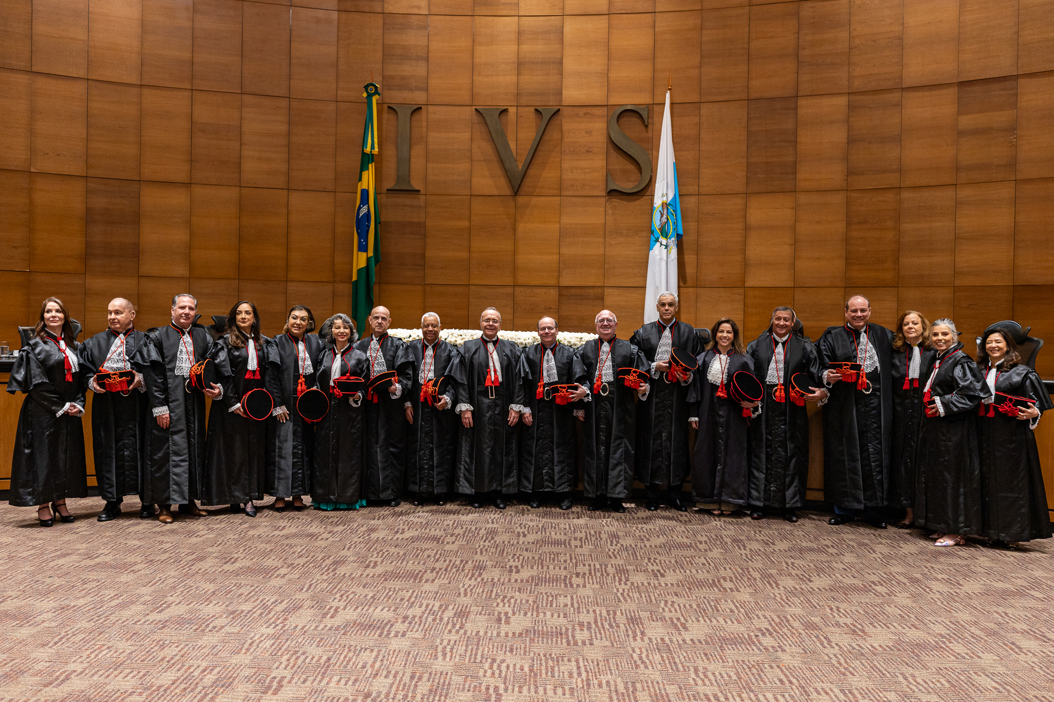 Novos desembargadores do TJ/RJ, em foto posada