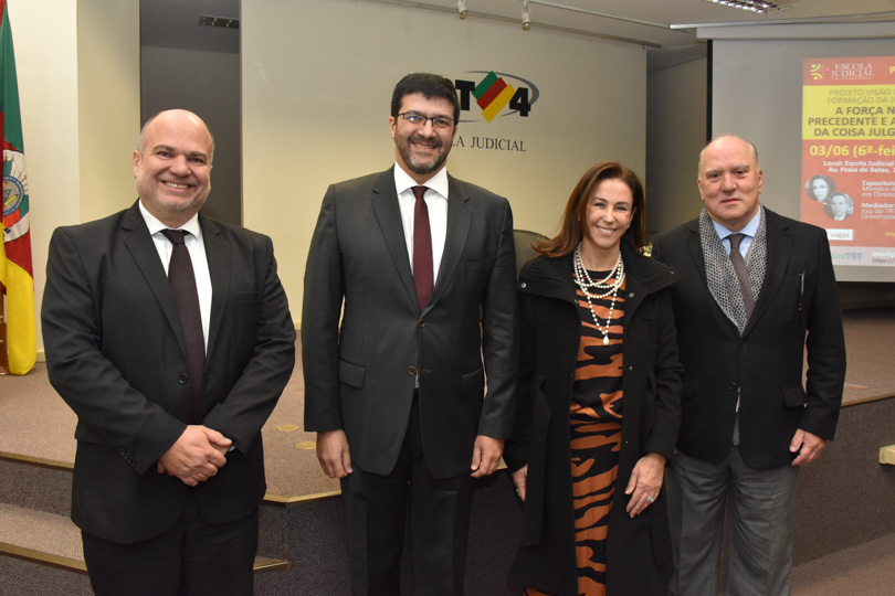 Desembargador João Paulo Lucena, presidente Francisco Rossal, ministra Morgana Richa, vice-presidente Ricardo Martins Costa.