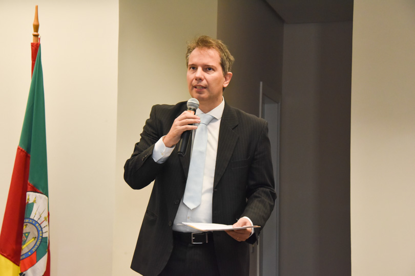 Juiz Cesar Zucatti Pritsch.