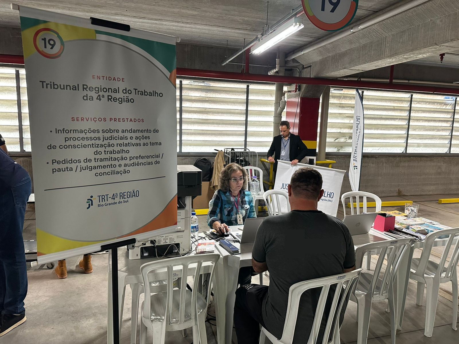 Servidores da Ouvidoria no evento Central Cidadania em atendimento ao público