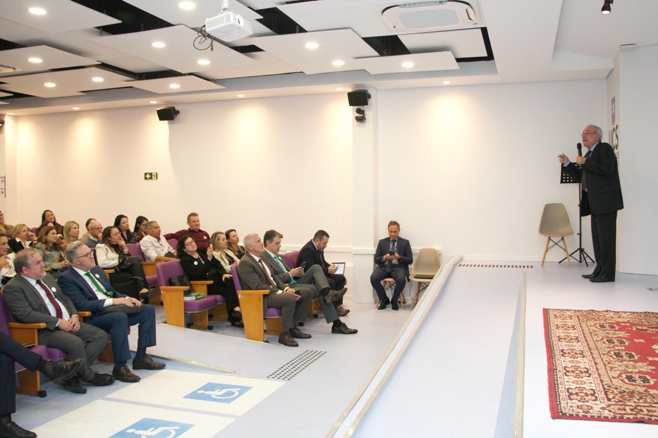 Foto da Palestra do desembargador Sebastião Geraldo de Oliveira, do TRT-MG.