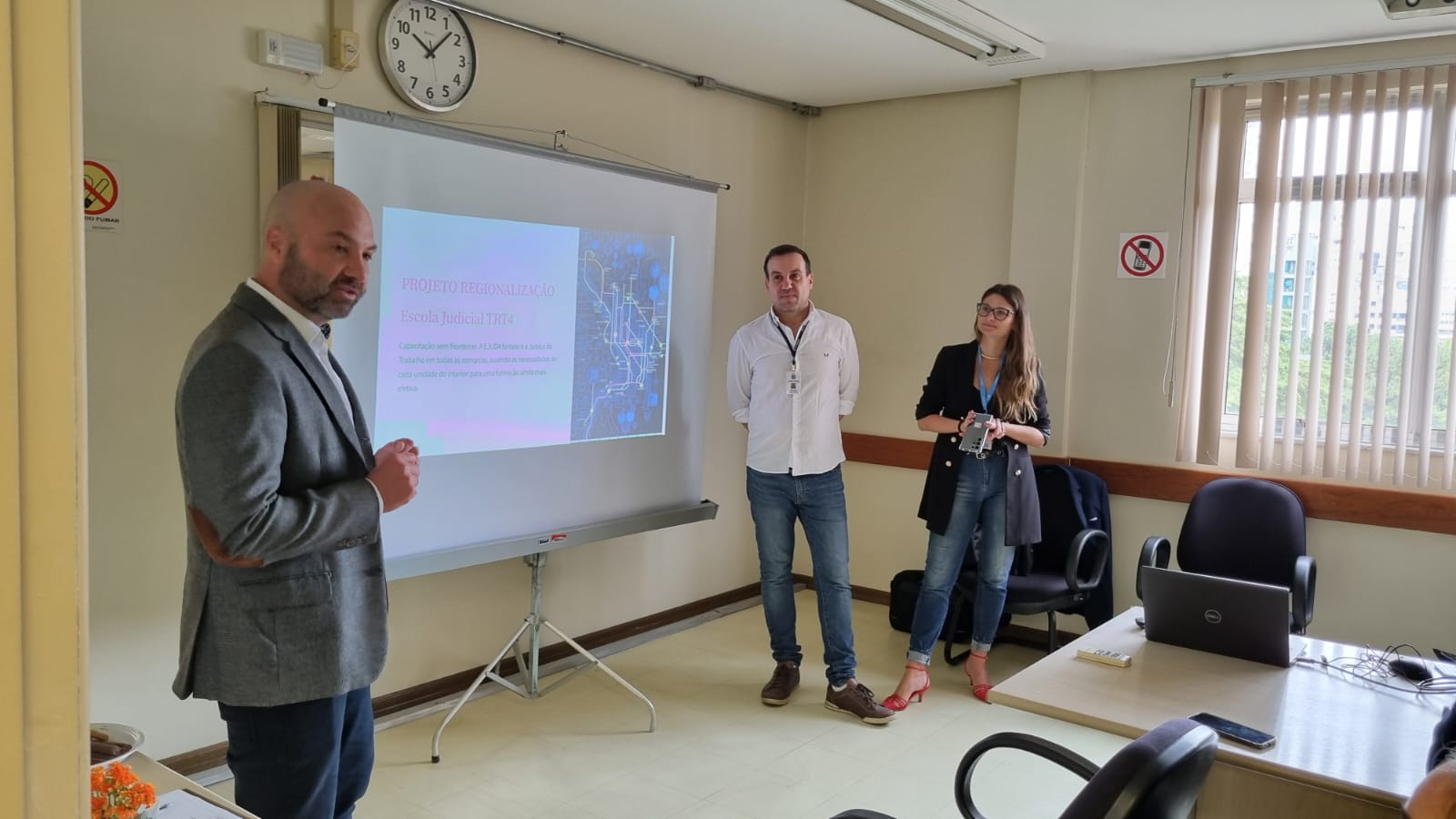 Fotografia da Turma de Caxias do Sul em sala de aula.