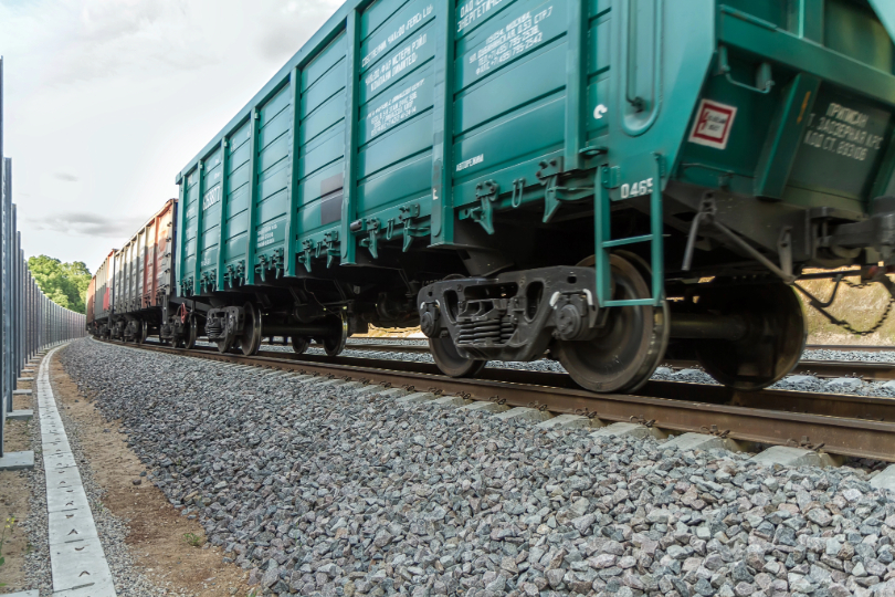 Vagões de trem, na cor verde.