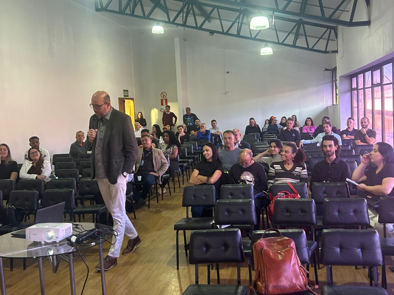 Fotografia do público que estava presente no seminário.