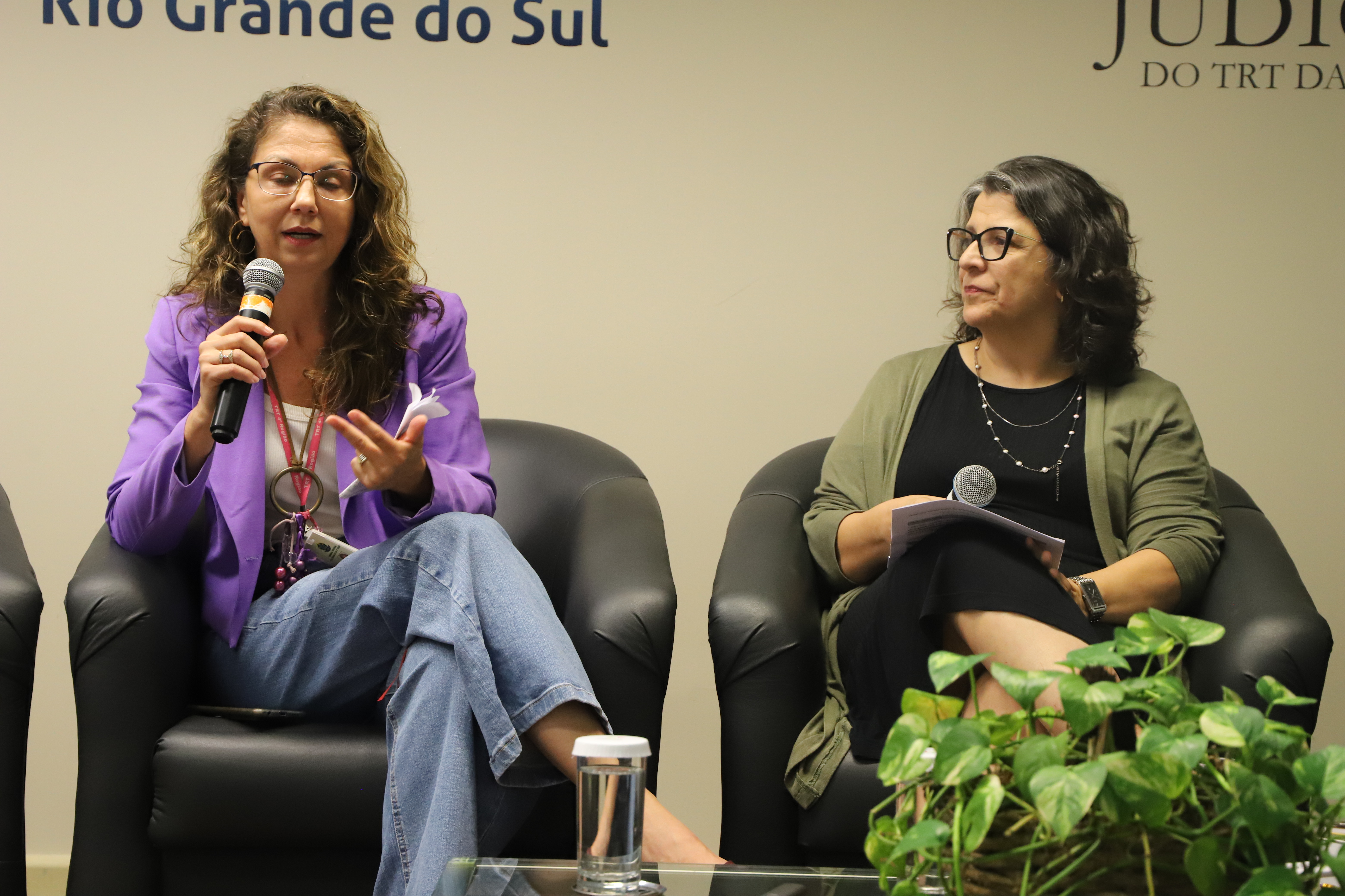 Alessandra Krause e Nadir Jardim discorrendo sobre o projeto “Pacto pela Parentalidade”