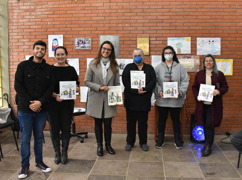 Professor André Araújo, Vice-diretora Elisabete Guedes da Silva,  juíza Carolina Hostyn Gralha e professoras.