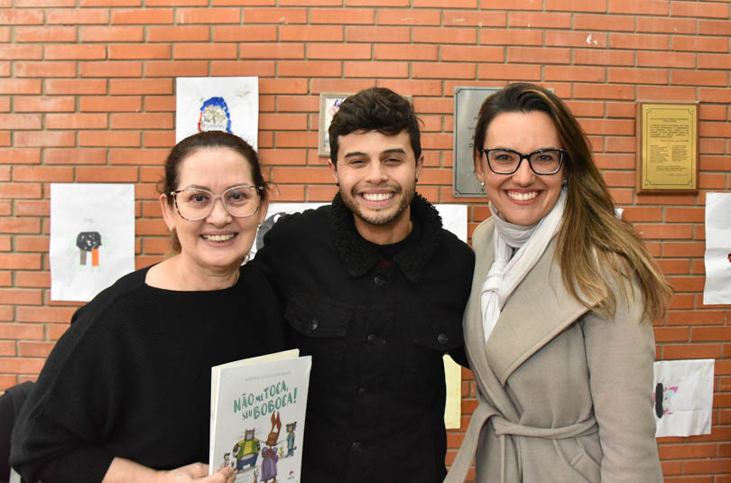 Vice-diretora Elisabete Guedes da Silva, professor André Araújo, juíza Carolina Hostyn Gralha.