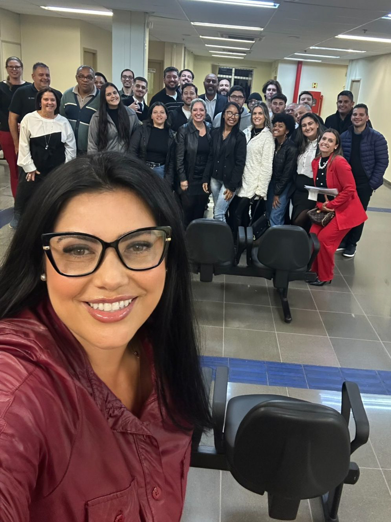 Foto posada do grupo, em formato selfie