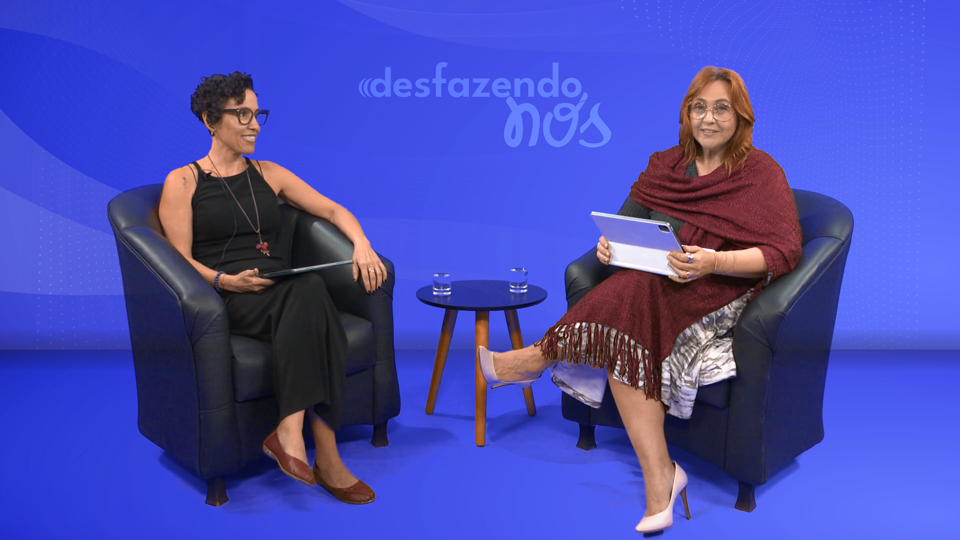 captura de tela do programa Valdete Severo e Luciane Toss apresentam o desfazendo nós. elas estão sentadas em poltronas uma de frente para a outra