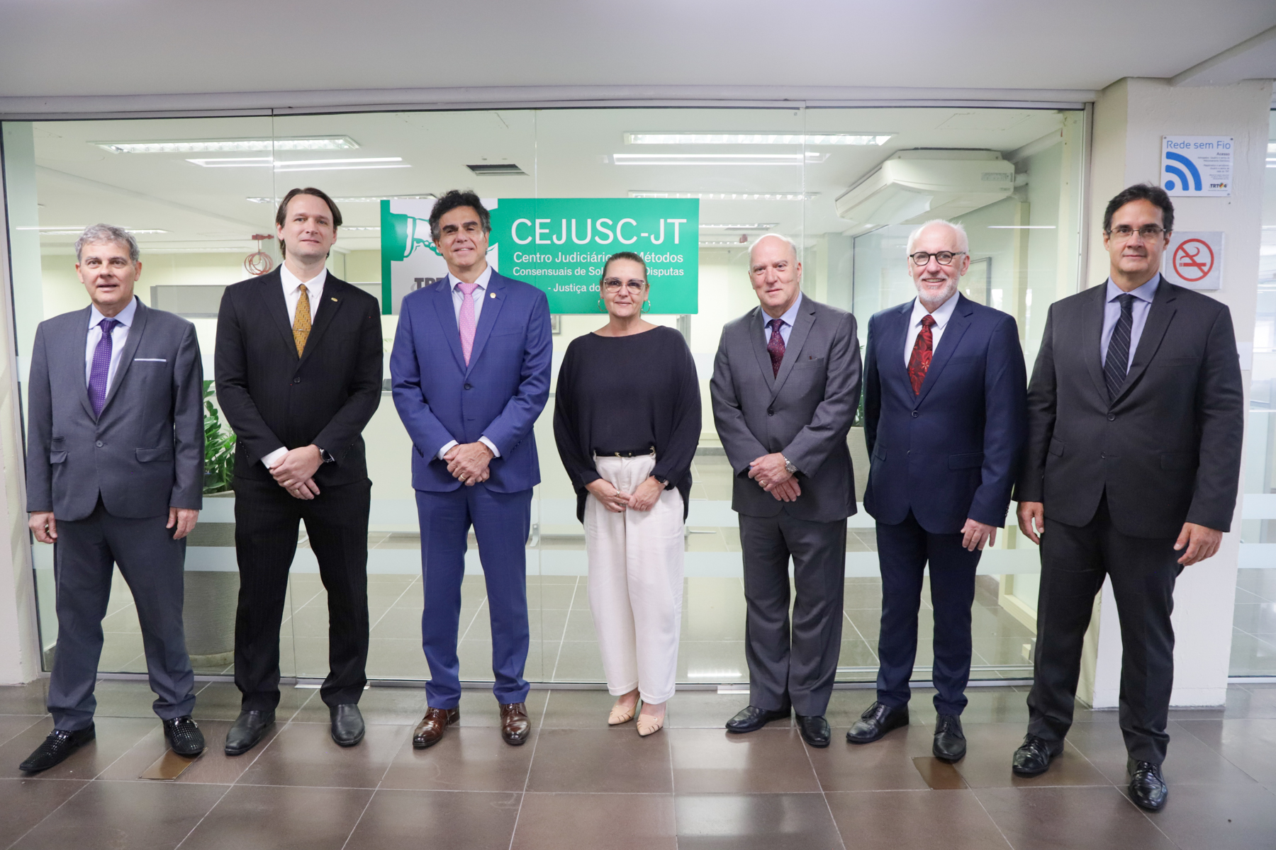 Foto posada dos presentes na visita