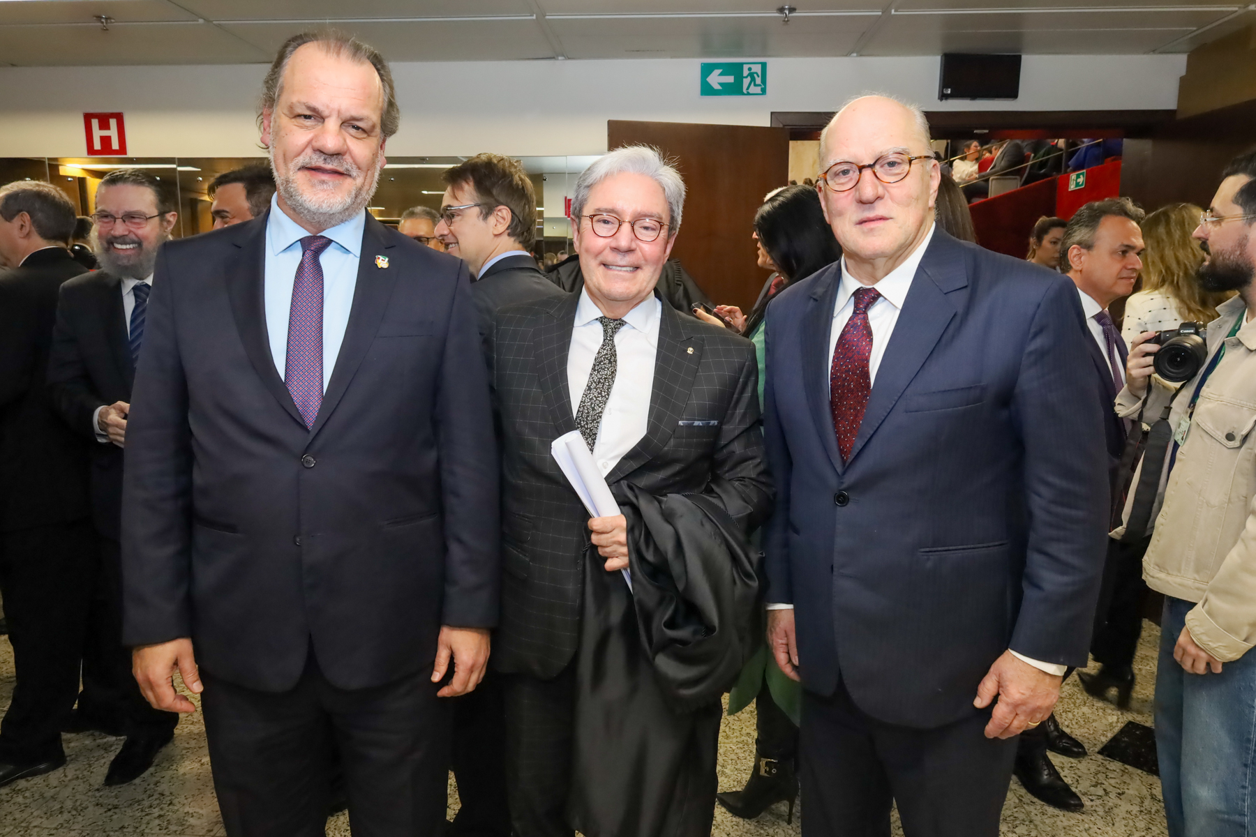 Des. Alberto Delgado Neto (presidente do TJ/RS), Des. Silveira (presidente do TRF4) e Des. Martins Costa (presidente do TRT4)