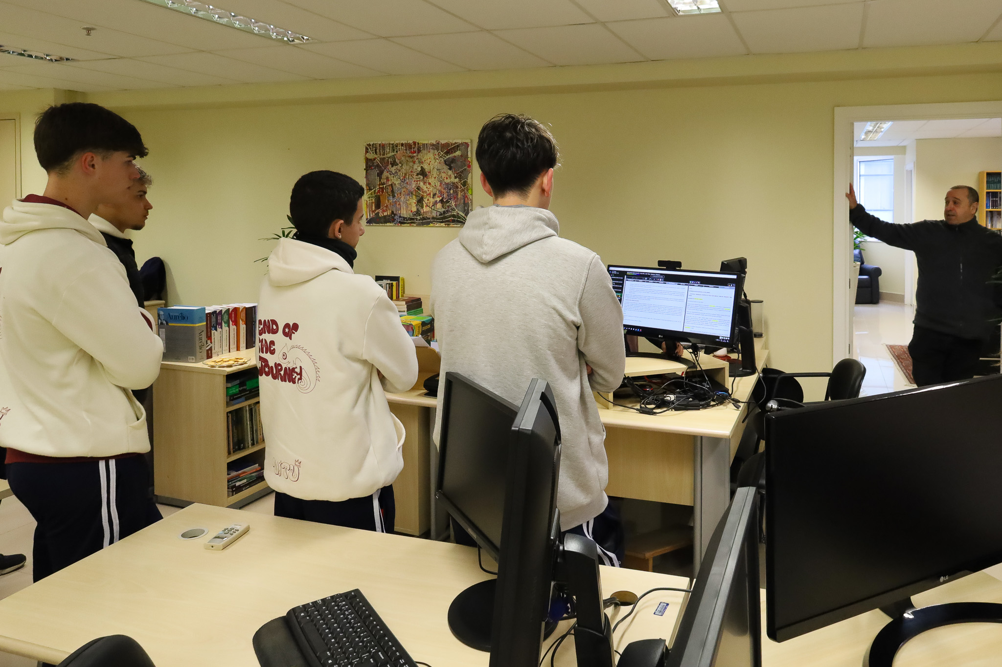 Alunos no gabinete do juíz Ary