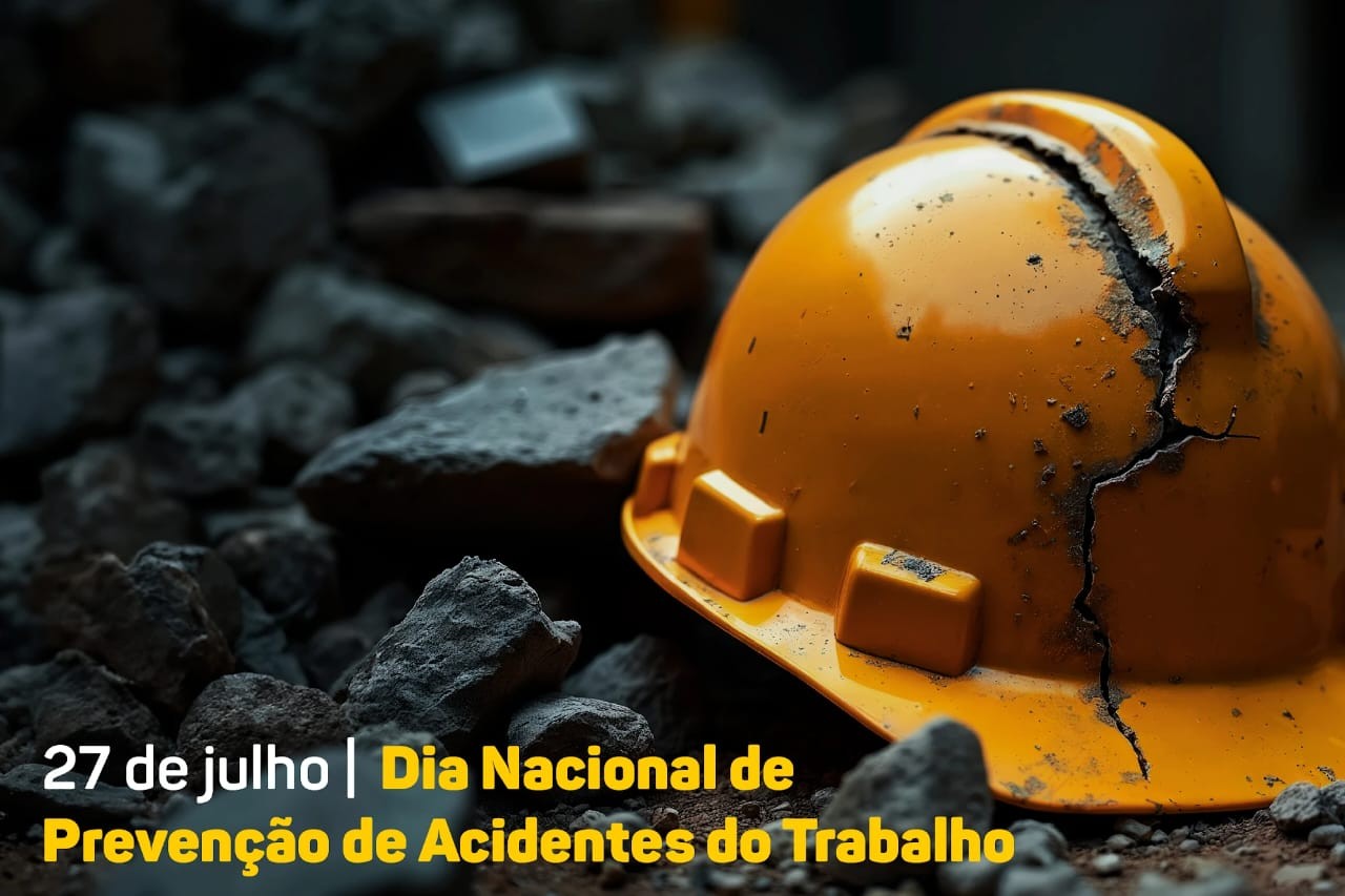 Foto de um capacete amarelo sobre um chão pedregoso. Na imagem está escrito: 27 de julho - Dia Nacional de Prevenção de Acidentes de Trabalho