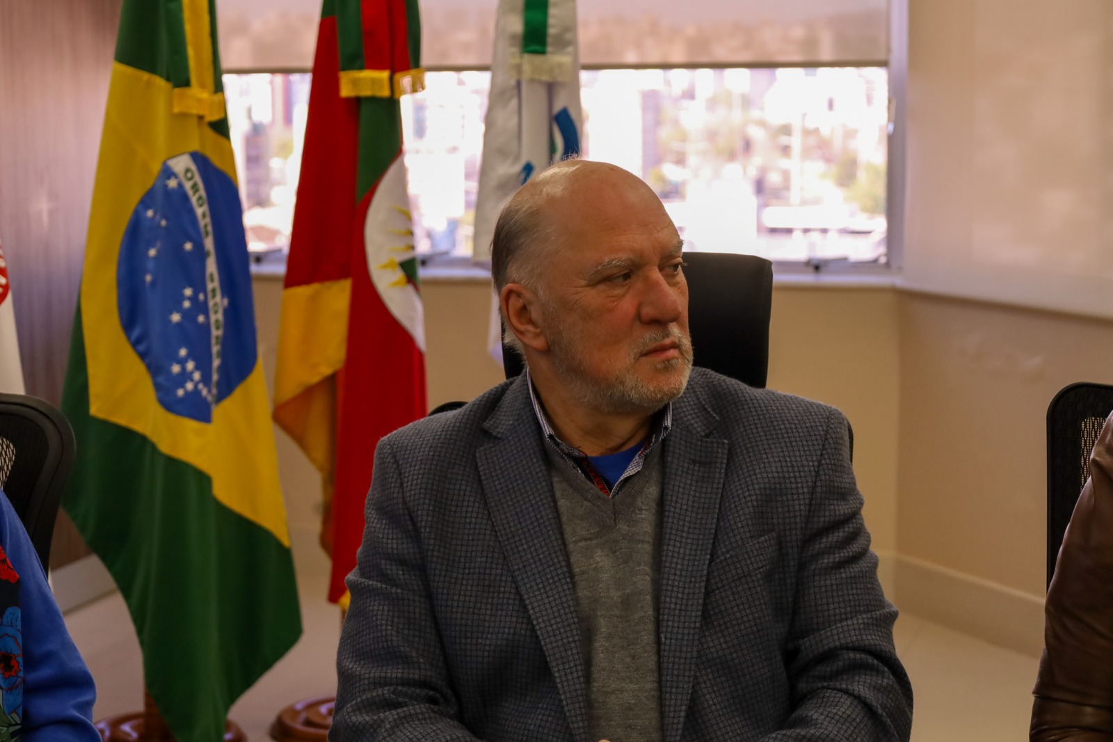 A foto mostra o desembargador Ricardo Martins Costa