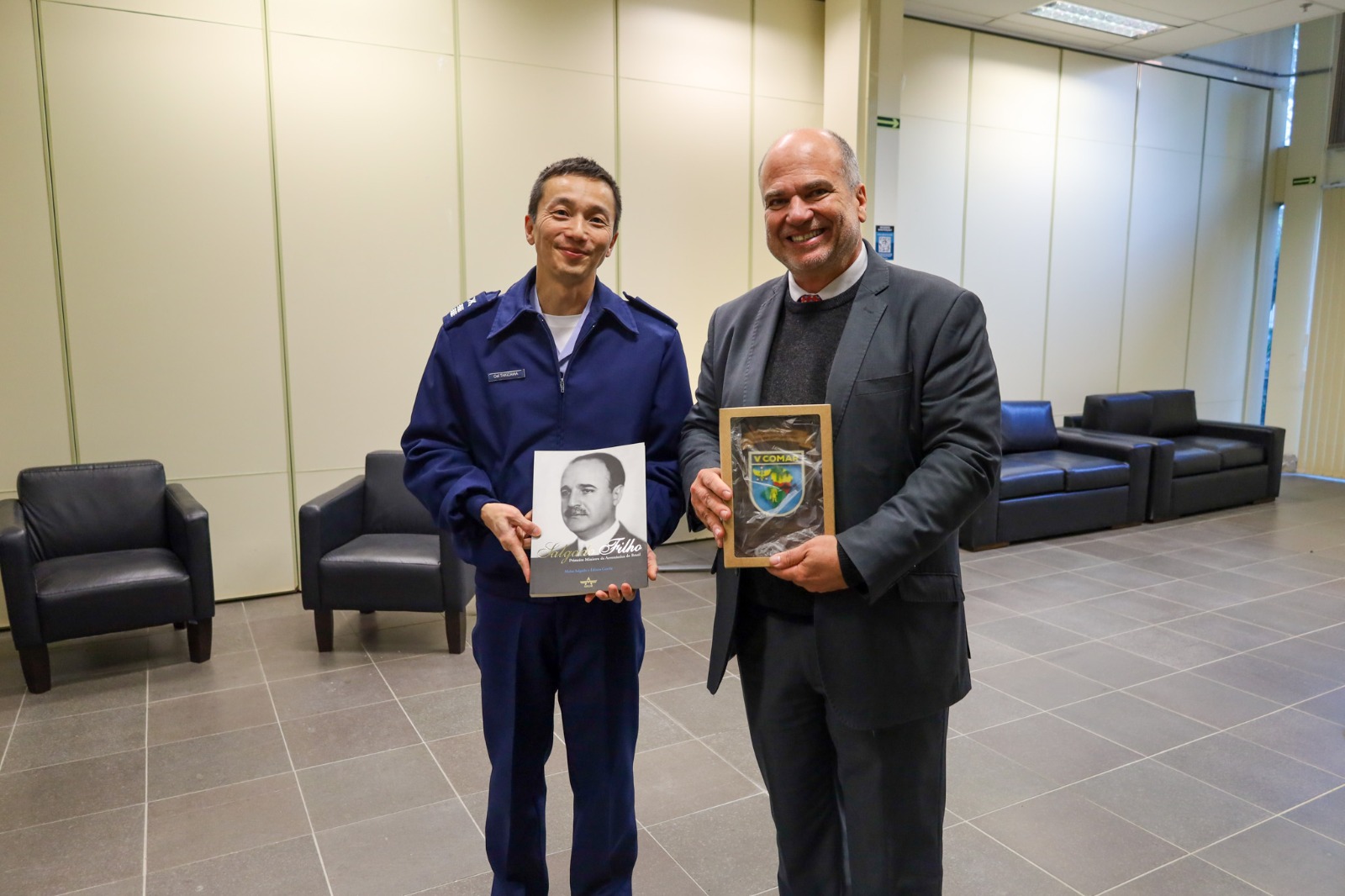 A foto mostra Coronel Nilton e desembargador Lucena.