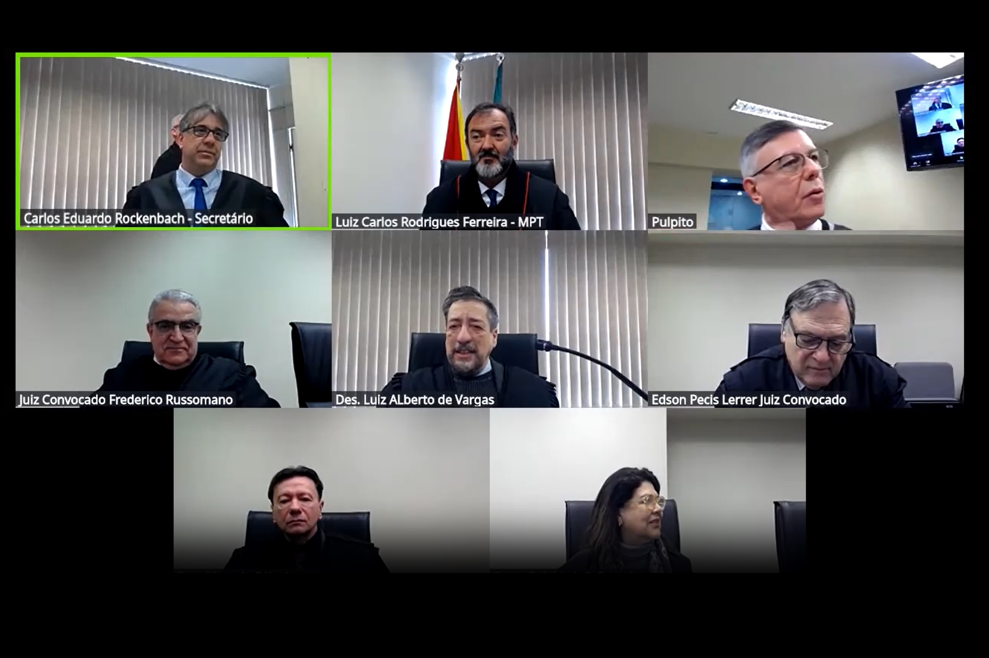 tela de uma reunião por videoconferência com a imagem dos presentes. Oito pessoas aparecem.