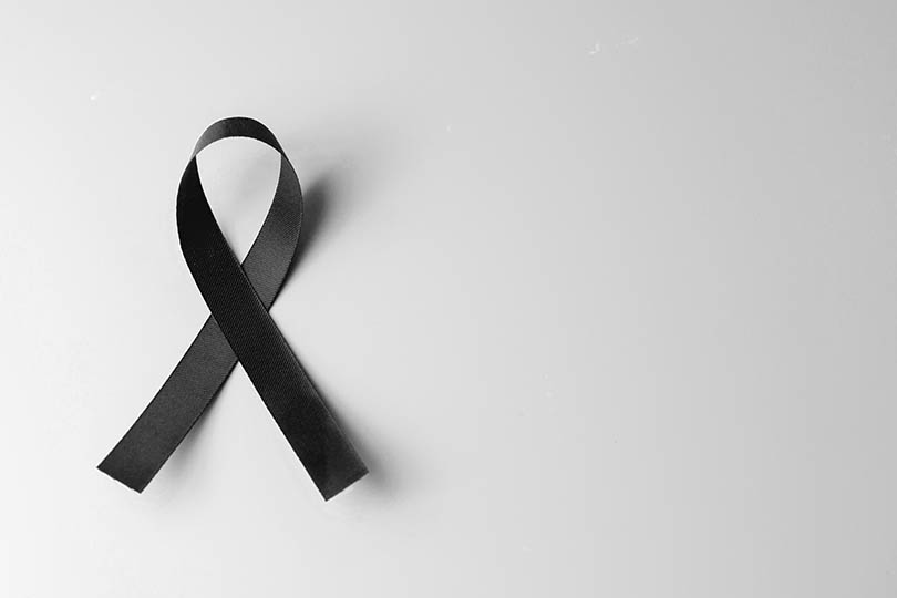Imagem de um laço preto.