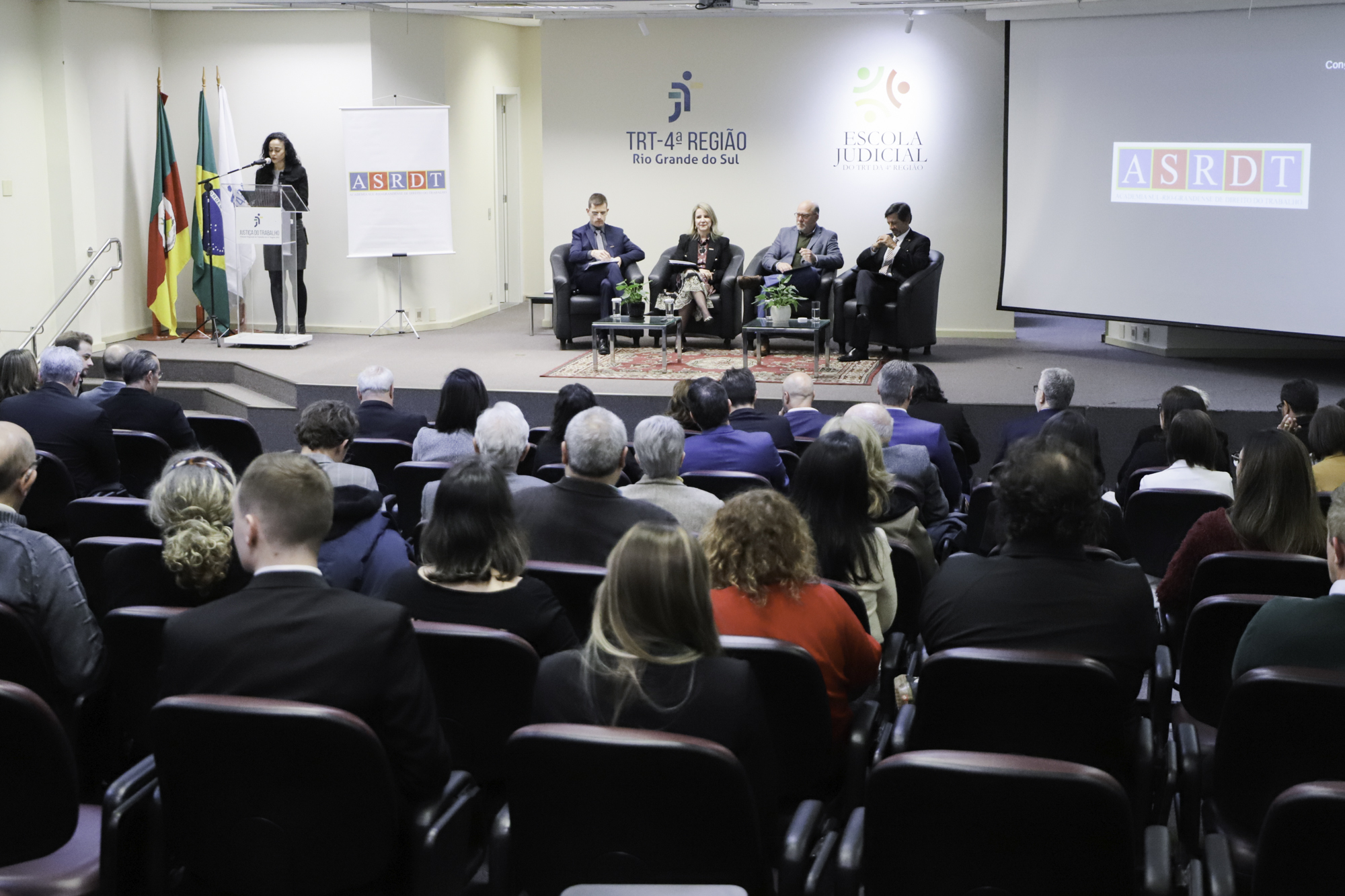 Plano geral do ambiente da cerimônia.