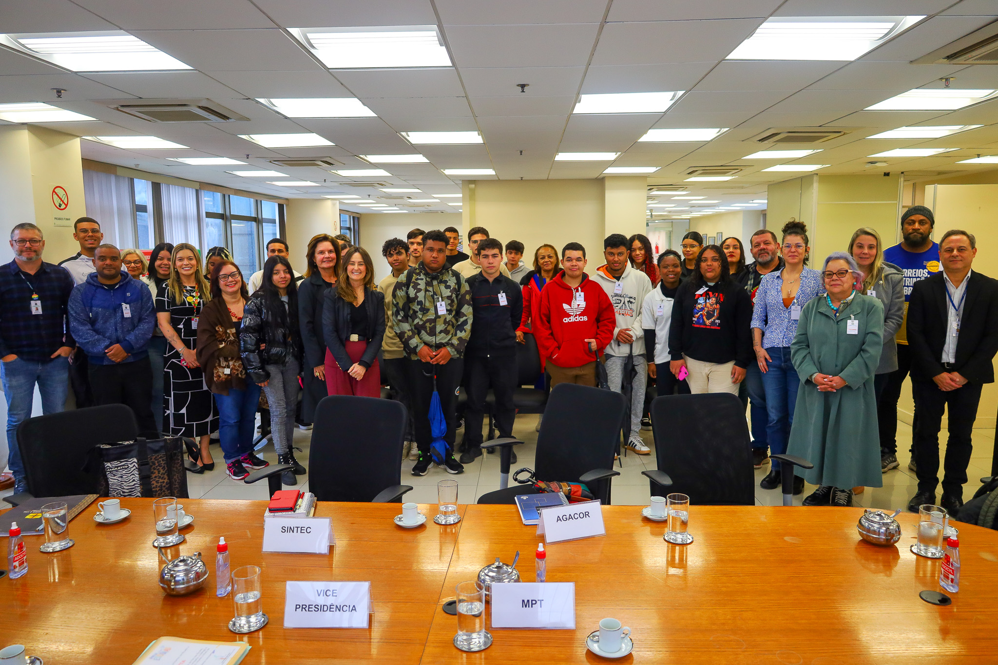 Foto posada com os participantes da mediação.