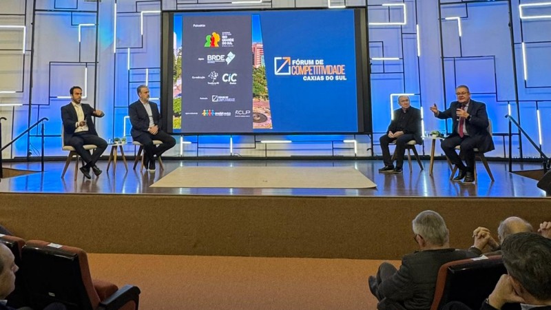 Fotografia durante o evento do Fórum de Competitividade