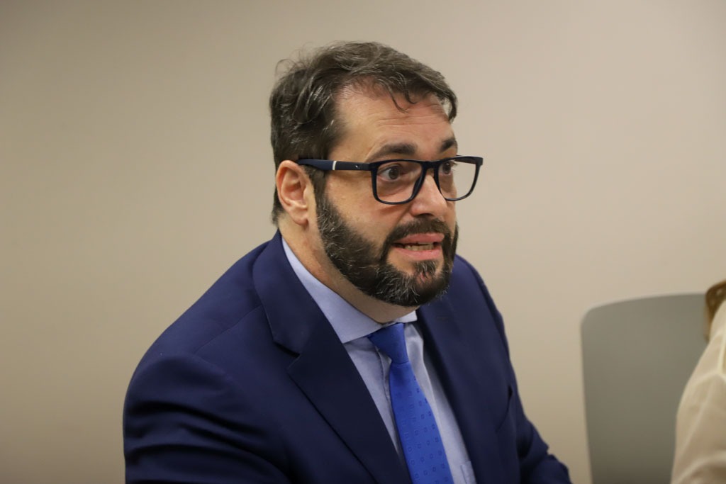 Desembargador Alexandre de perfil