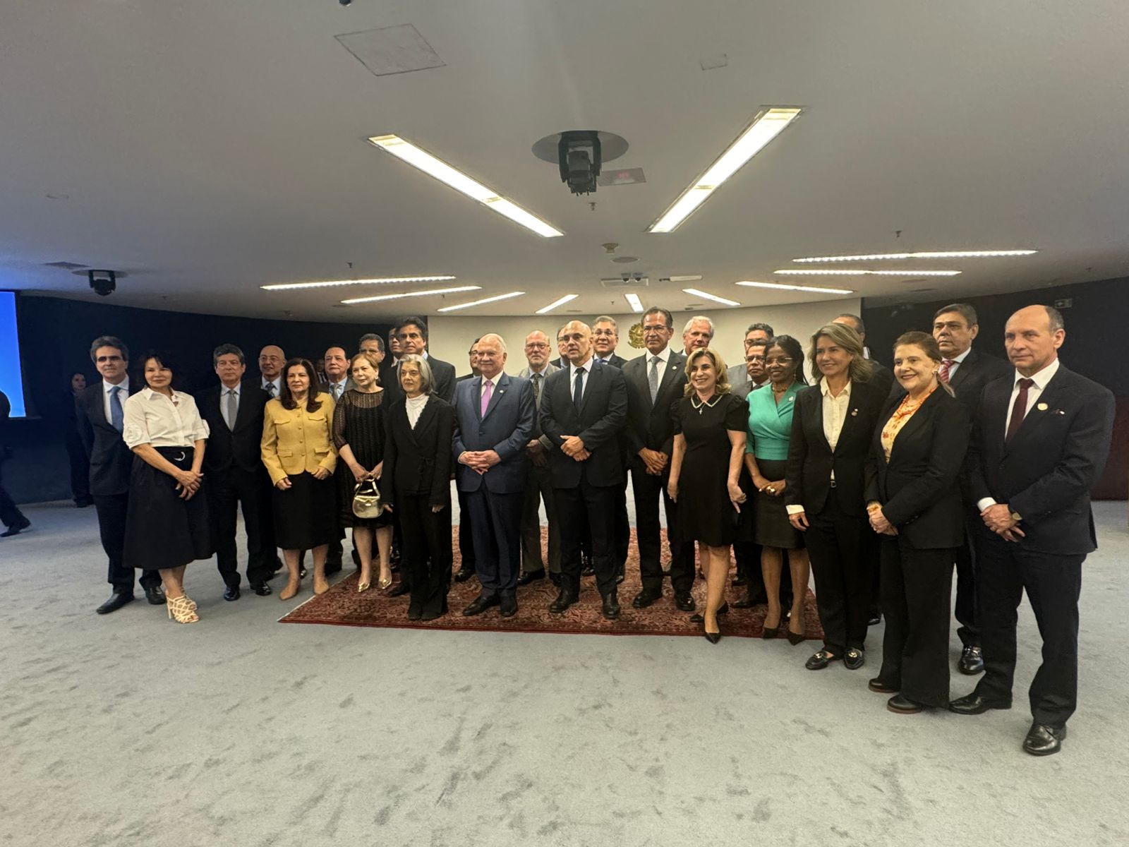 A foto mostra os presidentes dos tribunais com fachin.
