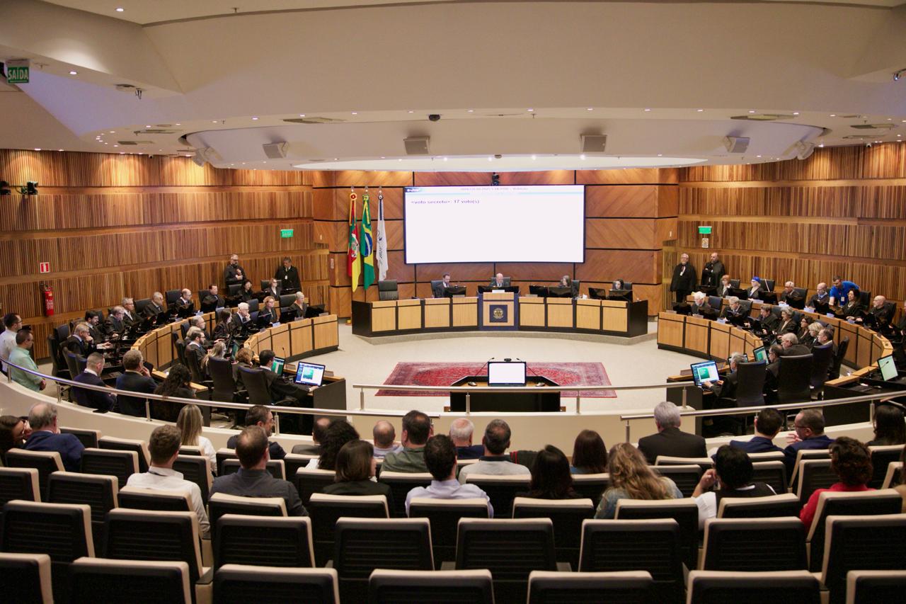 A foto mostra o plenário do TRT