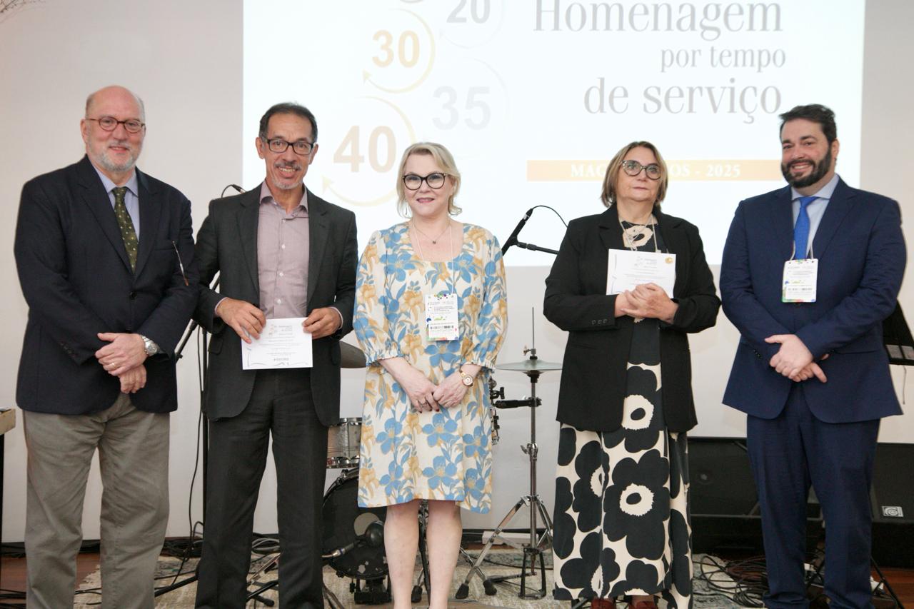 Magistrados com 35 anos de serviço.