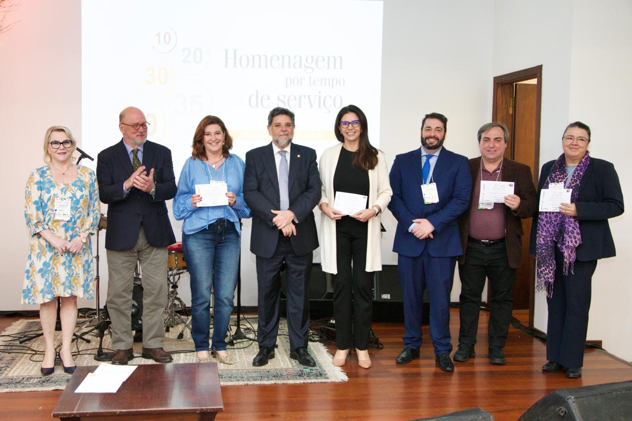 Magistrados homenageados com 20 anos de serviço.