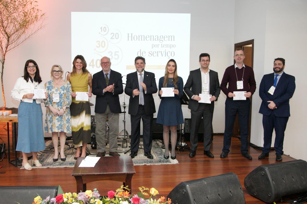 Magistrados homenageados com 10 anos de serviço.