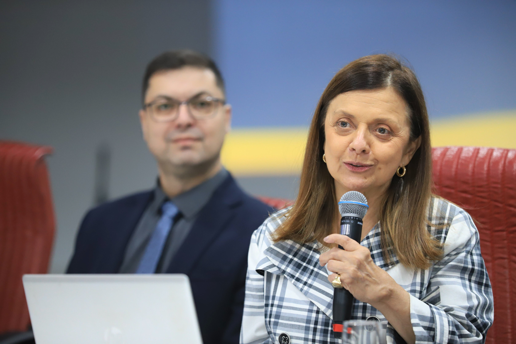 Servidor Alex Fagundes e Juíza Anita Lübbe