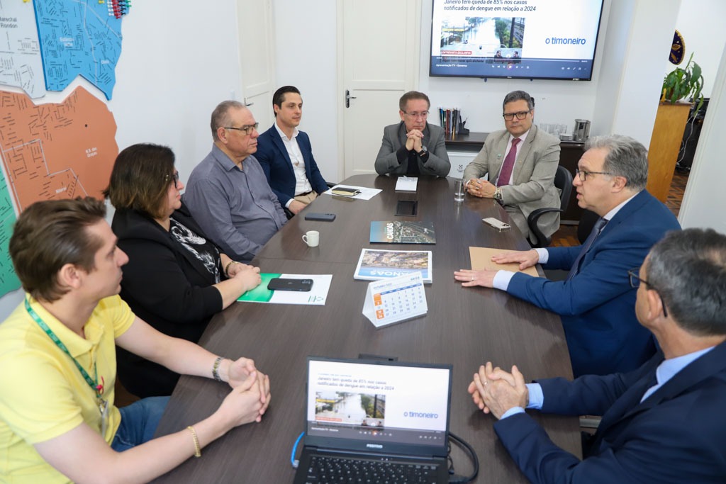 Foto da reunião na prefeituira.