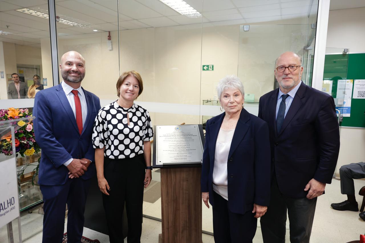 Fabiano, Luzia, Rosinha e Martins Costa.