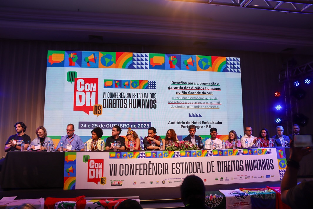 Mesa de abertura com os participantes da 7ª  conferência estadual de direitos humanos do Rio Grande do Sul.
