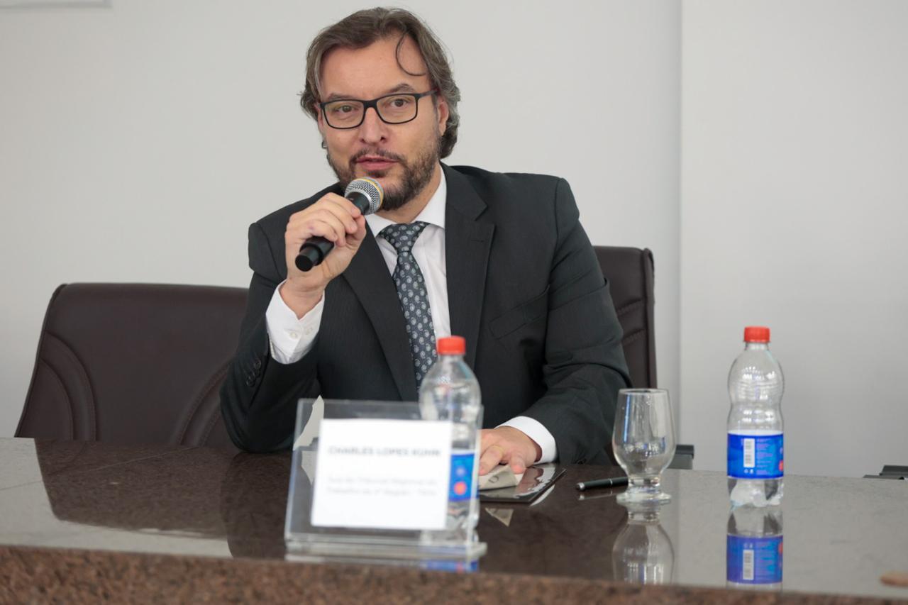 Foto do juiz Charles lopes kuhn