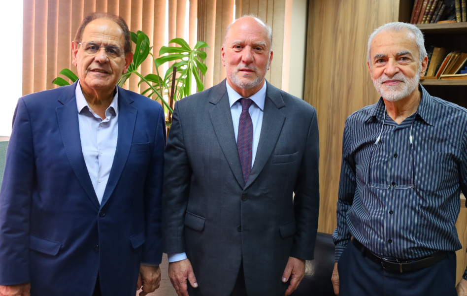 Martins costa ao lado de Cláudio José Batista da Rosa e Carlos Alberto Lontra.